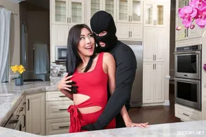 Bú lấy bú để em sò huyết hồng hào không lông