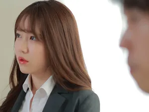 Vụng trộm với bố dượng mỗi khi mẹ đi vắng