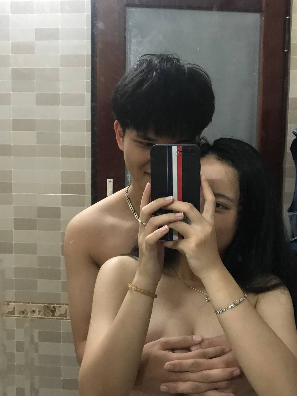 Lại đây chị rửa cặc cho nào