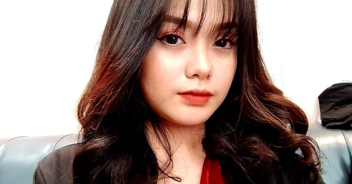 Gái xinh đeo kính bú buồi cho bạn trai cực chuyên nghiệp